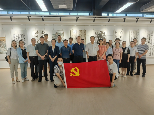 淮糧集團、市糧食和物資儲備局聯(lián)合開展“弘揚清風正氣、傳承廉潔文化”書法美術作品展參觀活動